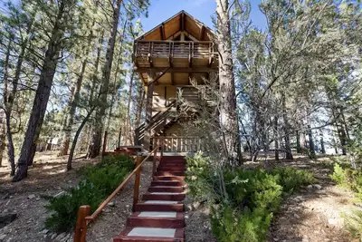 Image de TreeHouse on Rainbow - Views, Fireplace, Deck, Barbecue
