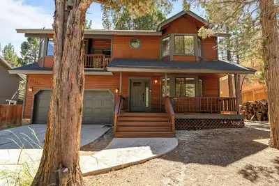 Image de Bigfoot's Hideout - Centrally Located, Fireplace, Deck, Barbecue