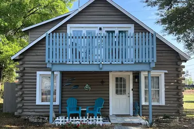 Image de The Beach Cabin - 15 minutes from Navarre/Pensacola Beach Public Access!