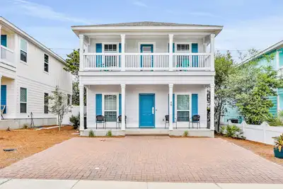 Image de Affable home with balcony, patio, washer/dryer, pet friendly, & close to beach