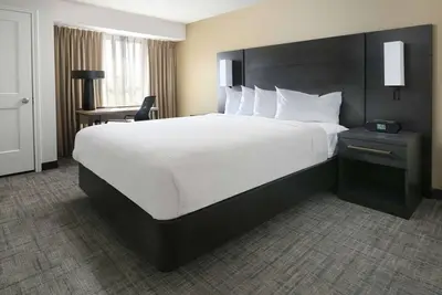 Image de Pet-friendly Hotel Near Cotton Bowl Stadium! Free Parking, Pool, Tennis Court!