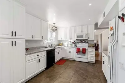 Image de Cute 4 bed / 2. 5 bath Home w/ Pool - Sleeps 12! 30 night min