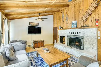 Image de Graeagle Vacation Rental Cabin w\/ Game Room!