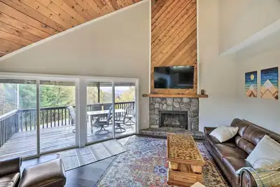 Image de Deck & Mtn Views: 'Fain Chalet' in Kingsport