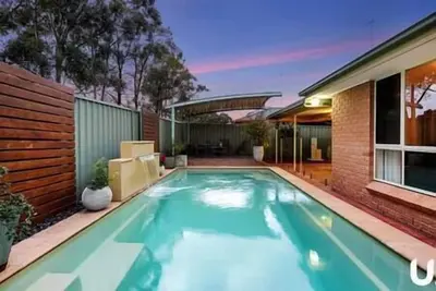 Image de Blue Haven Retreat - Glenmore Park Pool Home
