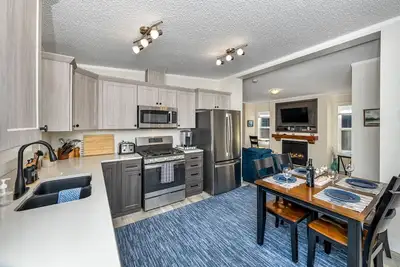 Image de Newly Built Detached Home with Gate access offering Luxury and Privacy.