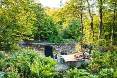Image de Vintage Ski Cabin by Water, Near Hunter & Belleayre