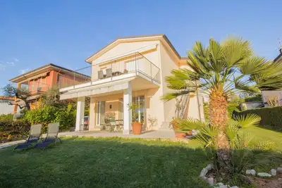 Image de [300m lakefront] Relax Home, Garden & Free Parking