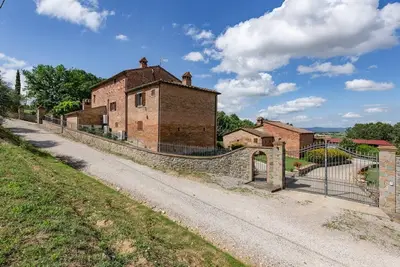 Image de Ferme en Toscane avec piscine et vue