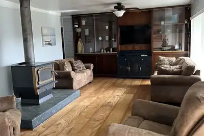 Image de Hot tub, dune and lake access and lots of parking!