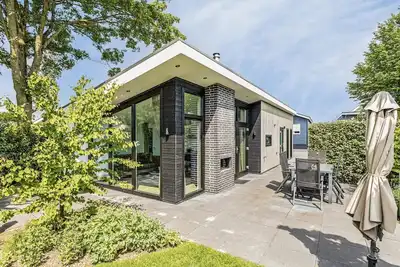 ✓ Natuurlodge at Recreatiepark het Esmeer ✓ Holiday home for 4 persons ✓ Located in Aalst (Gelderland) ✓ Waterside holiday park ✓ Book directly through the park