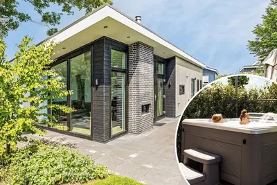 ✓ Natuurlodge at Recreatiepark het Esmeer ✓ Holiday home for 4 persons ✓ Located in Aalst (Gelderland) ✓ Waterside holiday park ✓ Book directly through the park