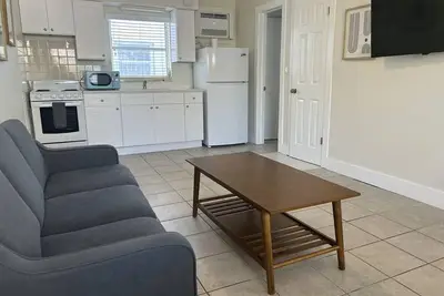 Image de 19 · Surf n Sand 1 Bedroom Apartment by the Water 19