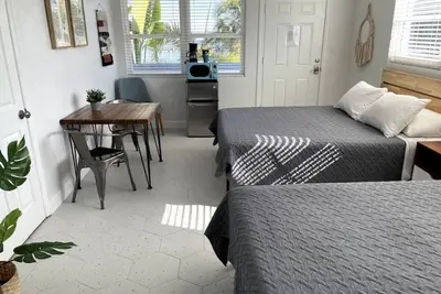 8 · Surf n Sand Studio Apartment by the Water 8