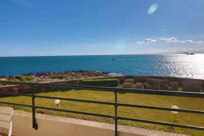 Image de Splendide T2 climatisé en front de mer avec box privatif