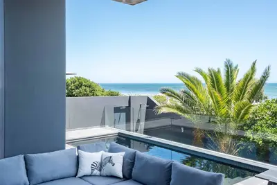Image de Solstice, a stone's throw from Long Beach, surfing Mecca of the Cape.