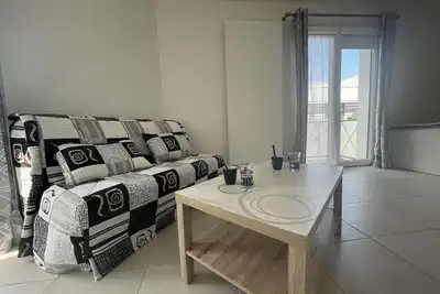 Image de Appartement cosy à 500m de la plage, parking, résidence sécurisée, proche commerces et restaurants