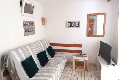 Image de Studio cabine cosy avec piscine, proche Aqualand et plage, parking disponible, terrasse privative