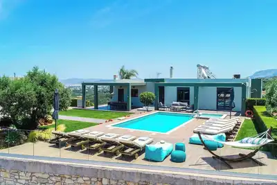 Image de MythicOlive one floor Private Pool villa with playground
