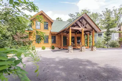Image de Luxurious Log Home in Massanutten Resort - Golf, Hike, Ski!