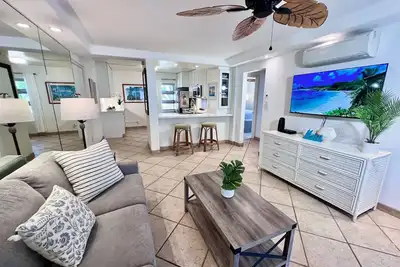 Image de Splendid Partial Oceanview 2 Bed 2 Bath Remodel