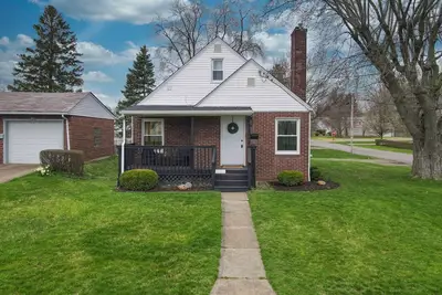 Image de Touchdown Bungalow: Charming Hof Village Home