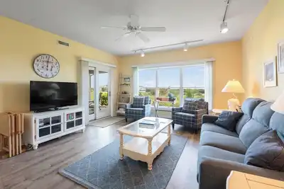 Ocean Sunrise: Ground Level Condo, Golf Course & Ocean Views, Community Pool