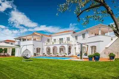 Image de Villa Presidential - Quatre Chambres Villa, Couchages 8