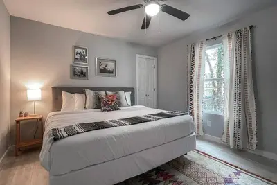 Image de MainHouse-Mins to Downtown! Serene at Santa Monica