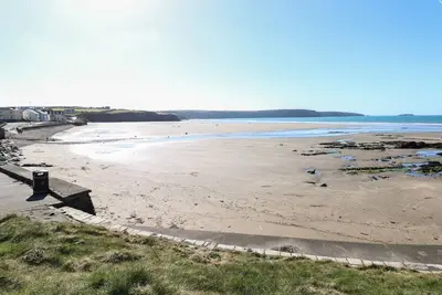 Image de Buzzard Cottage, pet friendly, with open fire in Broad Haven