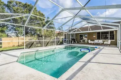Image de Entire home, Heated Pool, Lake view and Gazebo!