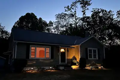 Image de Sycamore, Cozy get a way! Newly renovated on a private, streamside lot.