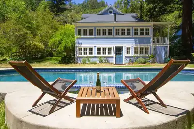 Image de Sweetwater Ranch ~ Updated Victorian with Pool