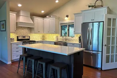 Image de Perfect for family, Central Ac, Hot Tub, Sleeps 7, No stairs, Great Location