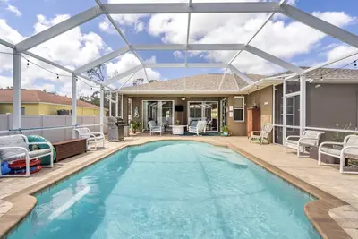 Image de Heated Saltwater Pool Home in Quiet neighbourhood