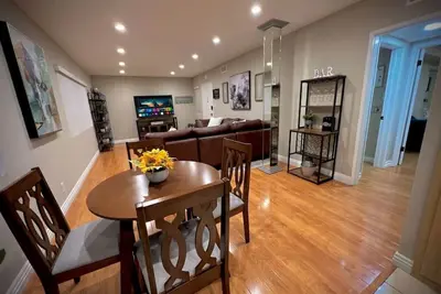 Image de Tranquil 2 Beds\/2 Baths in the Heart of Montrose!