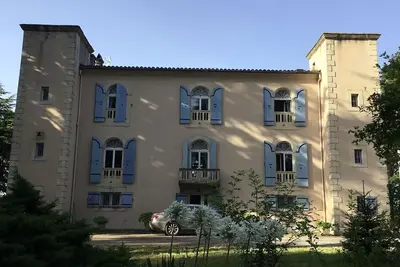 Image de Domaine avec parc de 3 hectares 2 jacuzzi piscine à débordement