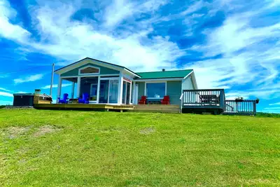 Image de BigSky Sea Shanty, Nova Scotia oceanfront cottage. See whales from the Hot Tub!