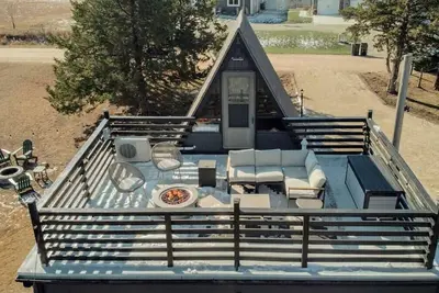 Image de A-Frame with Hot Tub, Fire Pit, Game Room