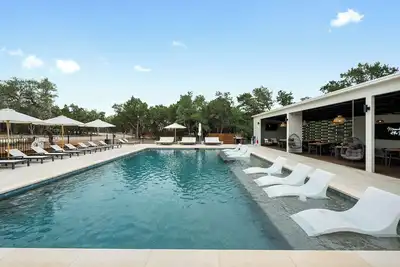 Image de The Cedars Ranch: Full Buyout of Tx Hill Country Retreat & Wedding\/Event Venue