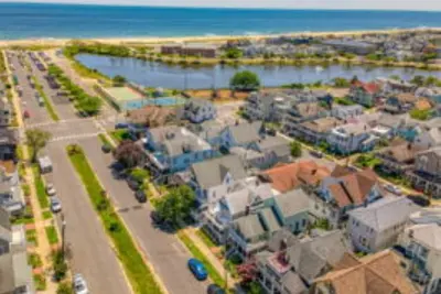 Image de 58 Broadway = Beautiful Victoria Beachhouse