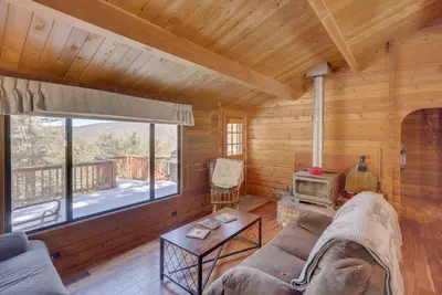 Image de Pine Mountain Club Cabin Rental w/ Pool Access!