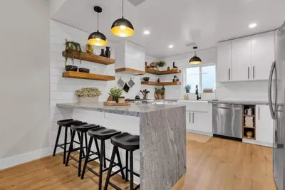 Image de Stunning Remodel in the Heart of Phoenix!