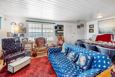 Image de Idyllic rural home with private pond, river access, pool, patio, & covered decks