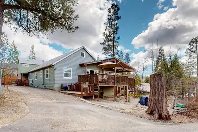 Image de Remodeled partial lake-view home with dock, beach & boat trailer parking