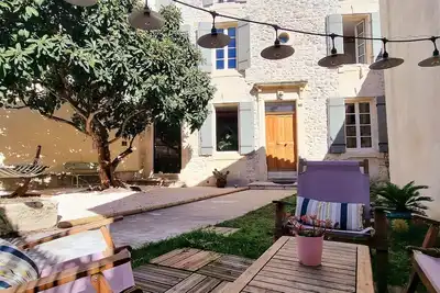 Image de Charmant Mas de village avec jardin