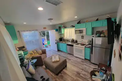 Image de New Build 1 Bedroom 1 Bath Beach Themed perfect little place 1/2 mile to Harbor!