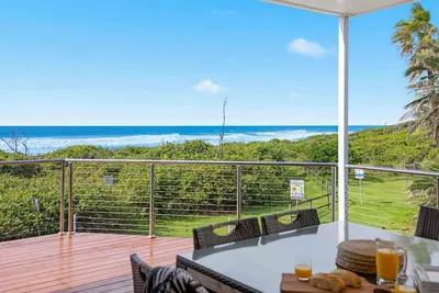 Image de The Vibe Beach House - direct beach access, views, spa, pizza