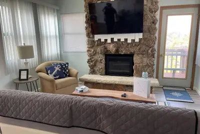 Image de Can you feel summer coming? A perfect vacation getaway! 2 Bed\/2 Bath Lakeside