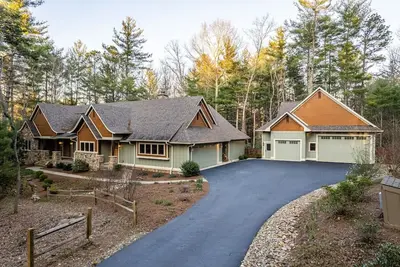 Image de Asheville in Luxury, on 3 Acres! Hot Tub, 1200 Sqft Game Room